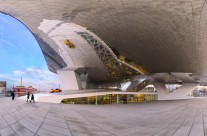 Vor dem Porschemuseum